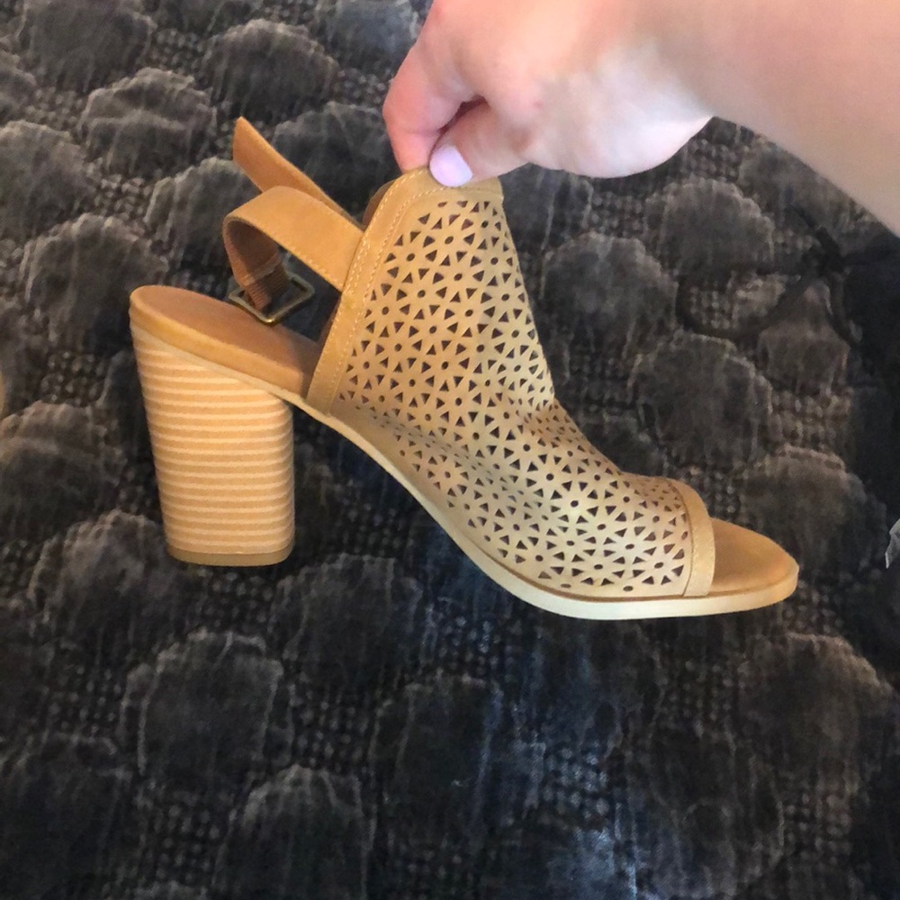 Universal Thread Wedges - Picture 2 of 3